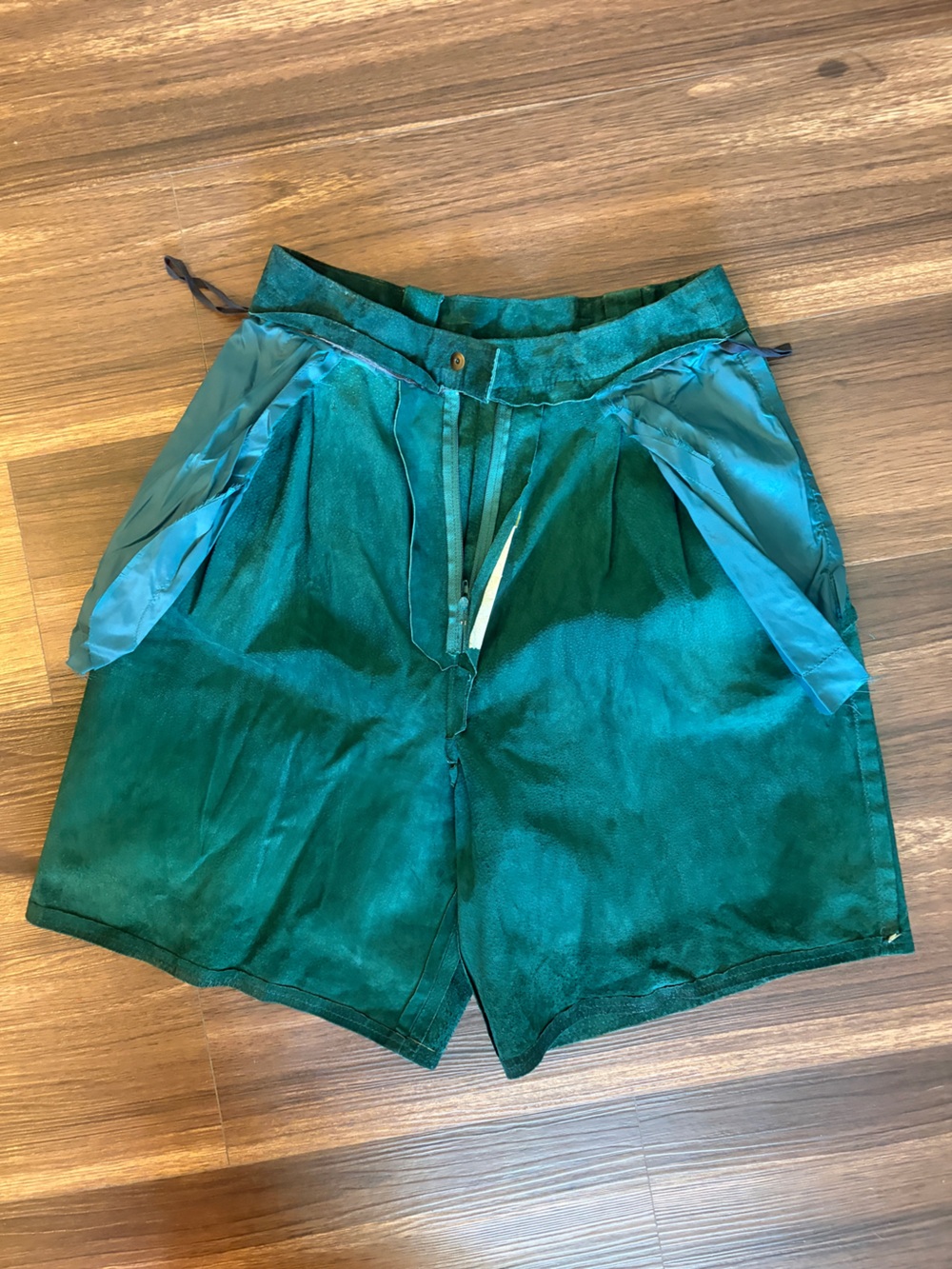 Vintage High-Waist Green leather Women’s Shorts - Picture 8 of 13